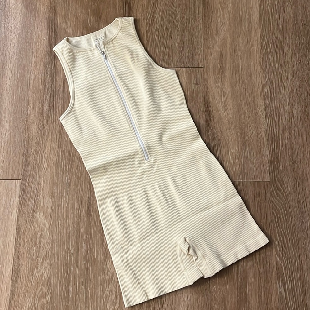 Sleeveless Ribbed Cream Romper Jumpsuit - Picture 4 of 7